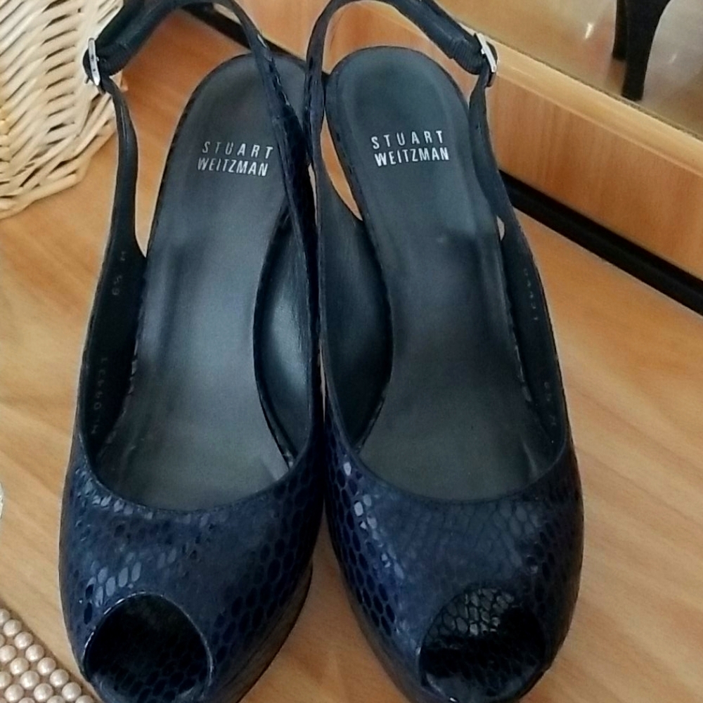 Navy blue heels very sexy for day or evening